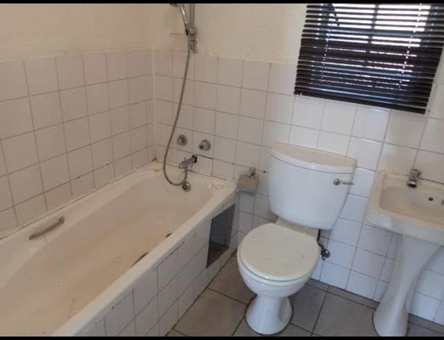 1 BEDROOM PROPERTY TO RENT IN RANDBURG CENTRAL